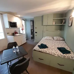 Studio Equipe Metro Abbesses A Montmartre Apartment Paris